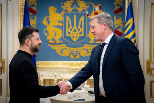 英媒爆料：美陆军部长抵达阿联酋首都，与俄“秘密会谈”